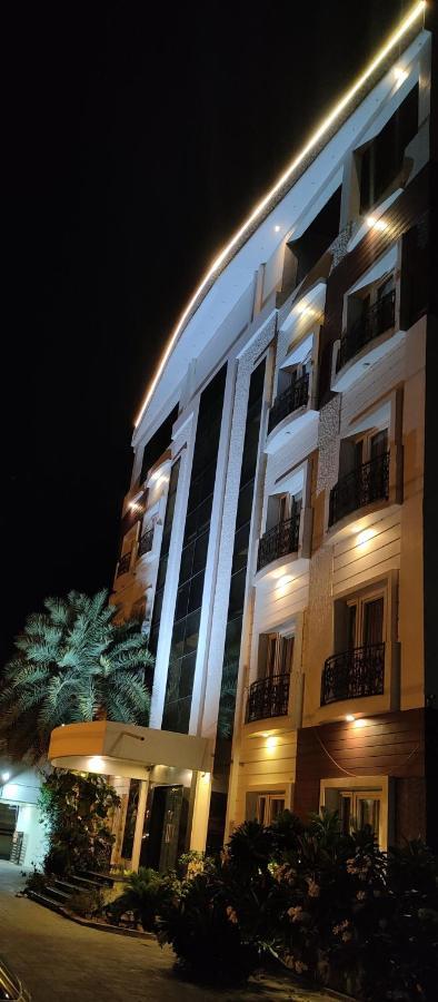 Pine Tree Aparthotel Káncsipuram Kültér fotó